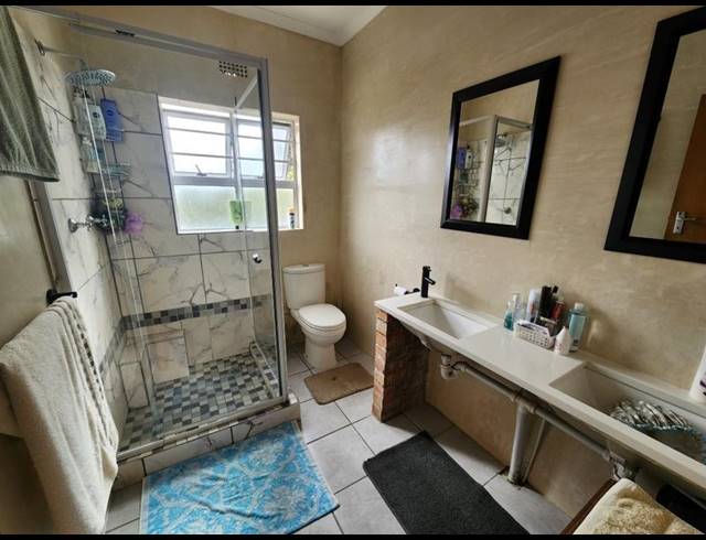 4 BEDROOM HOUSE FOR SALE IN BERGZICHT